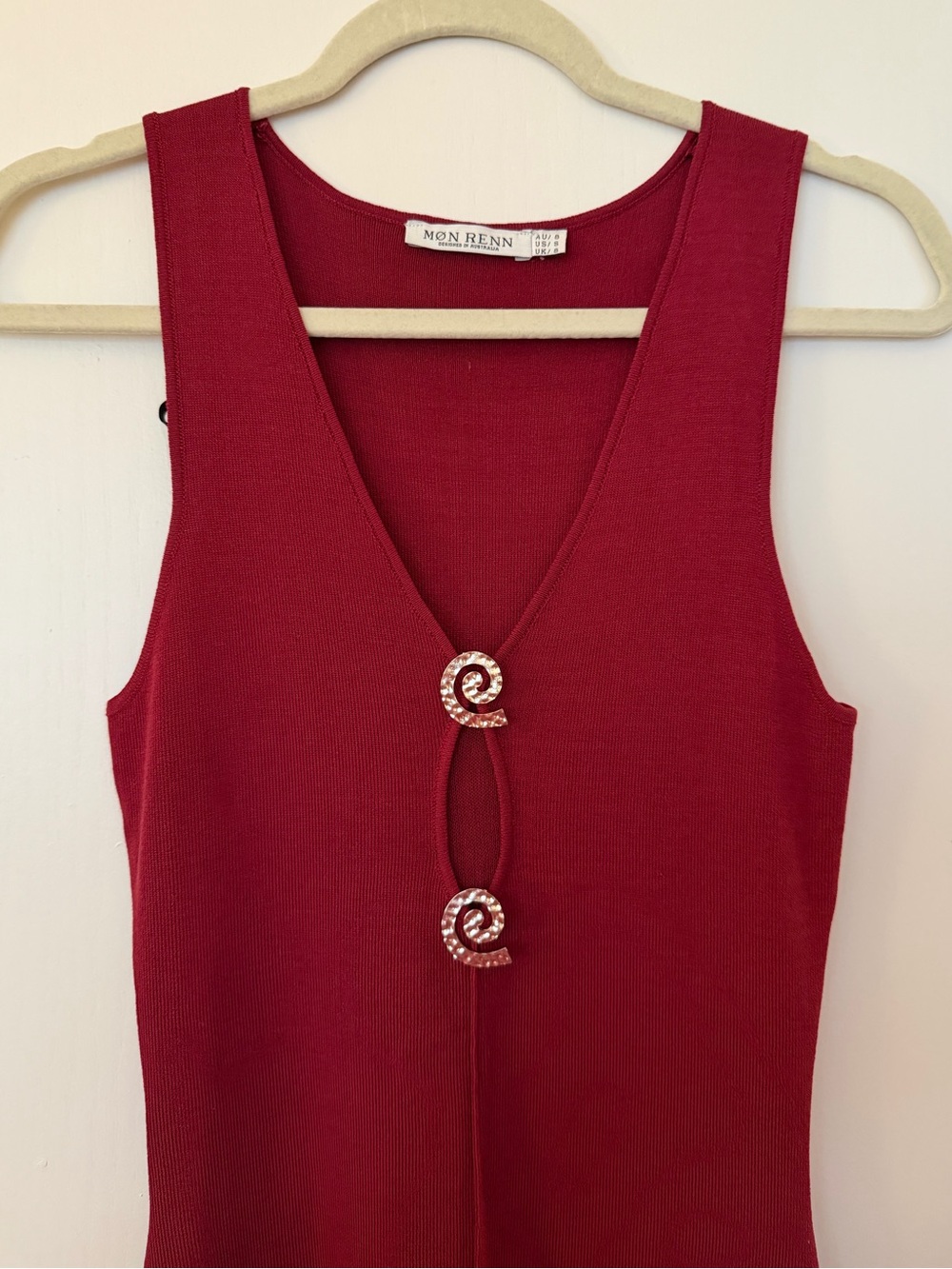 Mon Renn - Women's Deep Red V‑Neck Dress with Metal Spirals